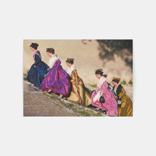 Carte Postale : "Arlésiennes montant des marches" de Gilles MARTIN-RAGET