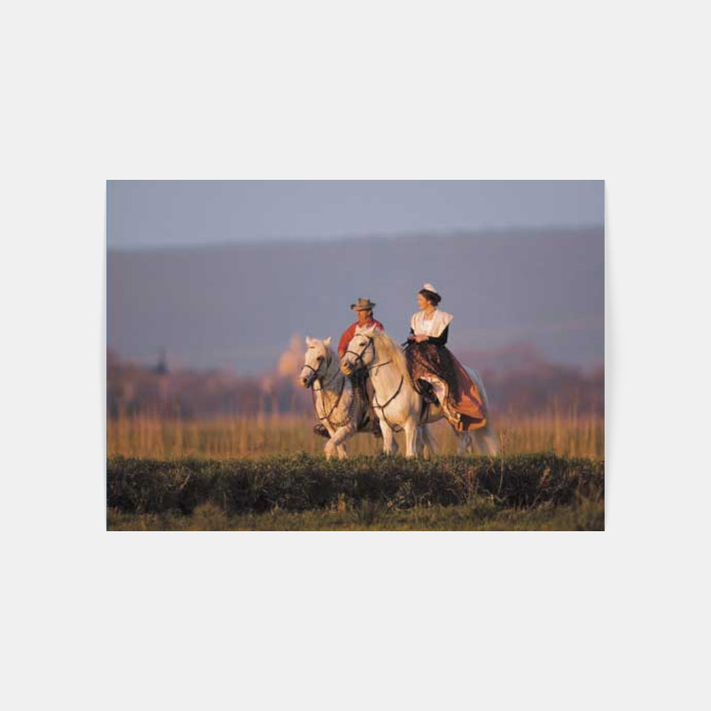 Carte Postale : "Arlésienne et Gardian à cheval" de Gilles MARTIN-RAGET