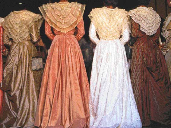 Affiche : "Arlésiennes de dos" de Gilles MARTIN-RAGET