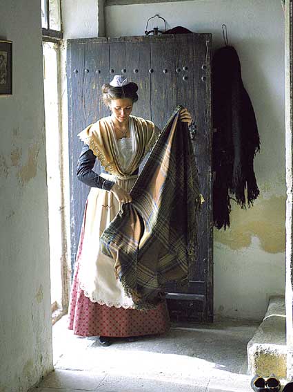 Affiche : "Arlésienne dans une cabane de gardian en Camargue" de Gilles MARTIN-RAGET