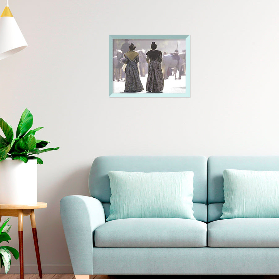 Affiche : "Promenade d'arlésiennes à la Fête des Gardians" de Gilles MARTIN-RAGET