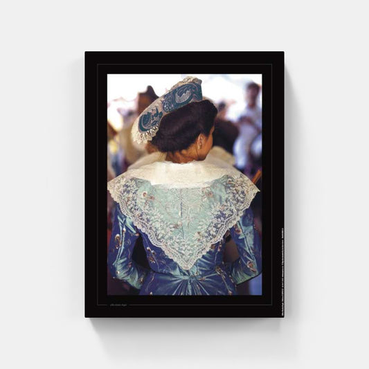 Affiche : "Arlésienne à la Robe et Coiffe Bleues" de Gilles MARTIN-RAGET