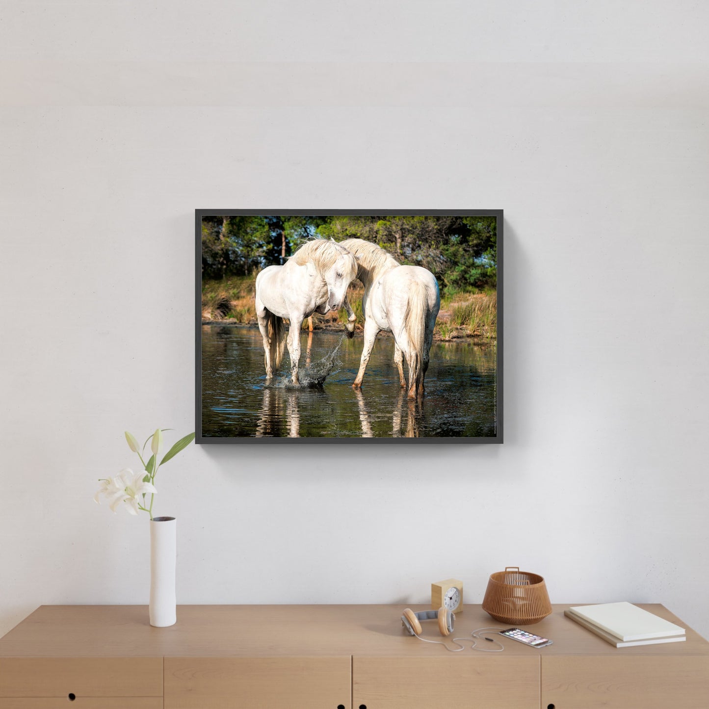 Affiche : "Chevaux Camargue amoureux" de VALICAMARGUE